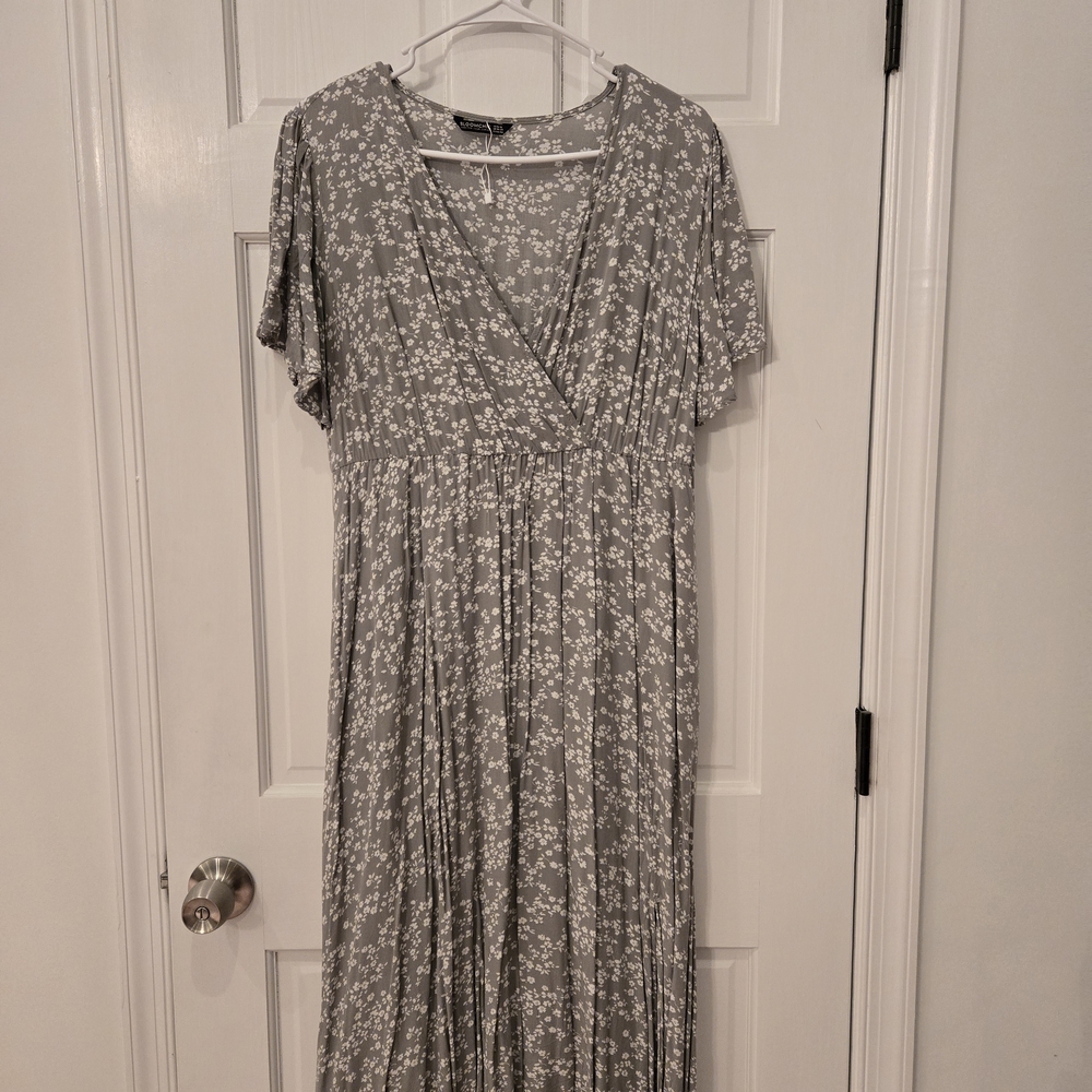 BloomChic Light Green Floral Maxi Dress